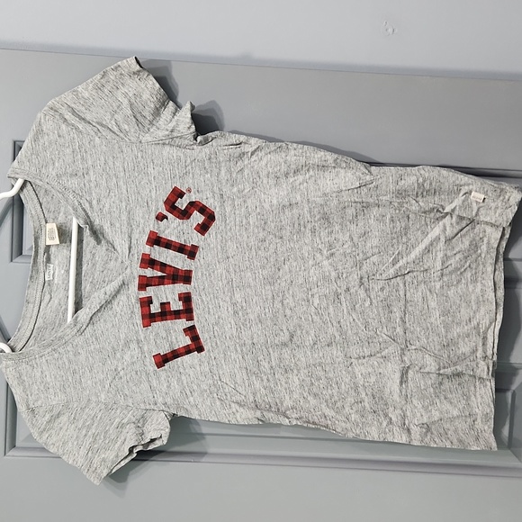 Levi's Tops - NWOT Levi's Red Buffalo Check Plaid Logo Gray Tee XS